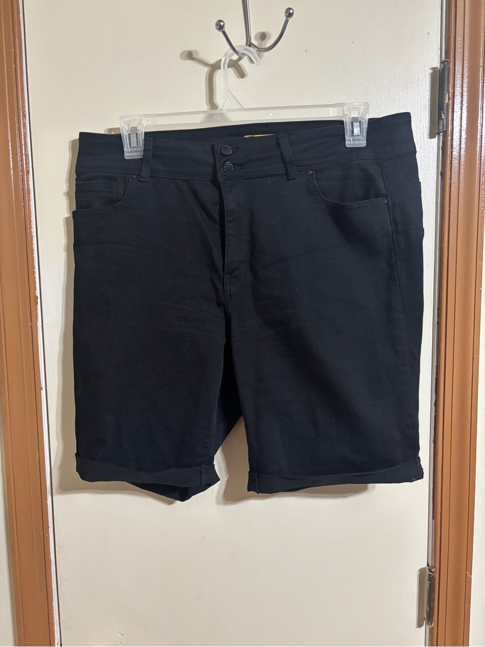 Wax Jean Men's Black Roll-Cuff Stretch Shorts